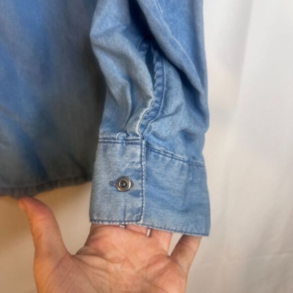 Bandolino Denim Vneck Cotton Blend Beaded Textured Shoulder Size Small Chambray - Picture 2 of 11